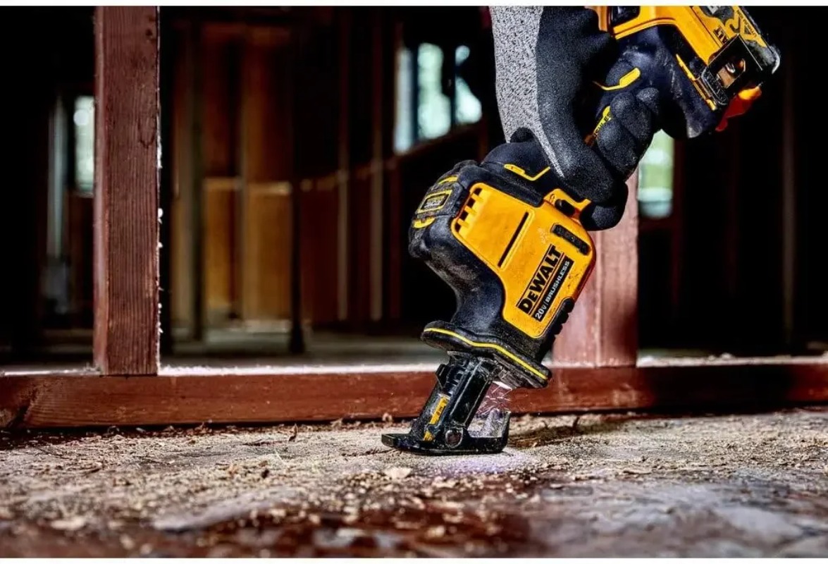 DEWALT DCS369 20V MAX* Sega a  - Pole Saw Cordless recensione e prezzo